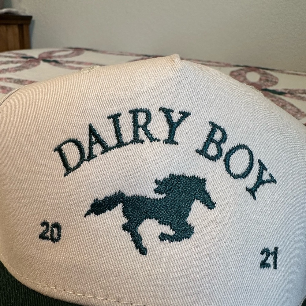 Women’s Cream and Hunter Green Cap